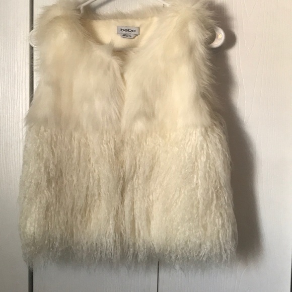 bebe Jackets & Blazers - Bebe White Faux Fur Vest - Size Small